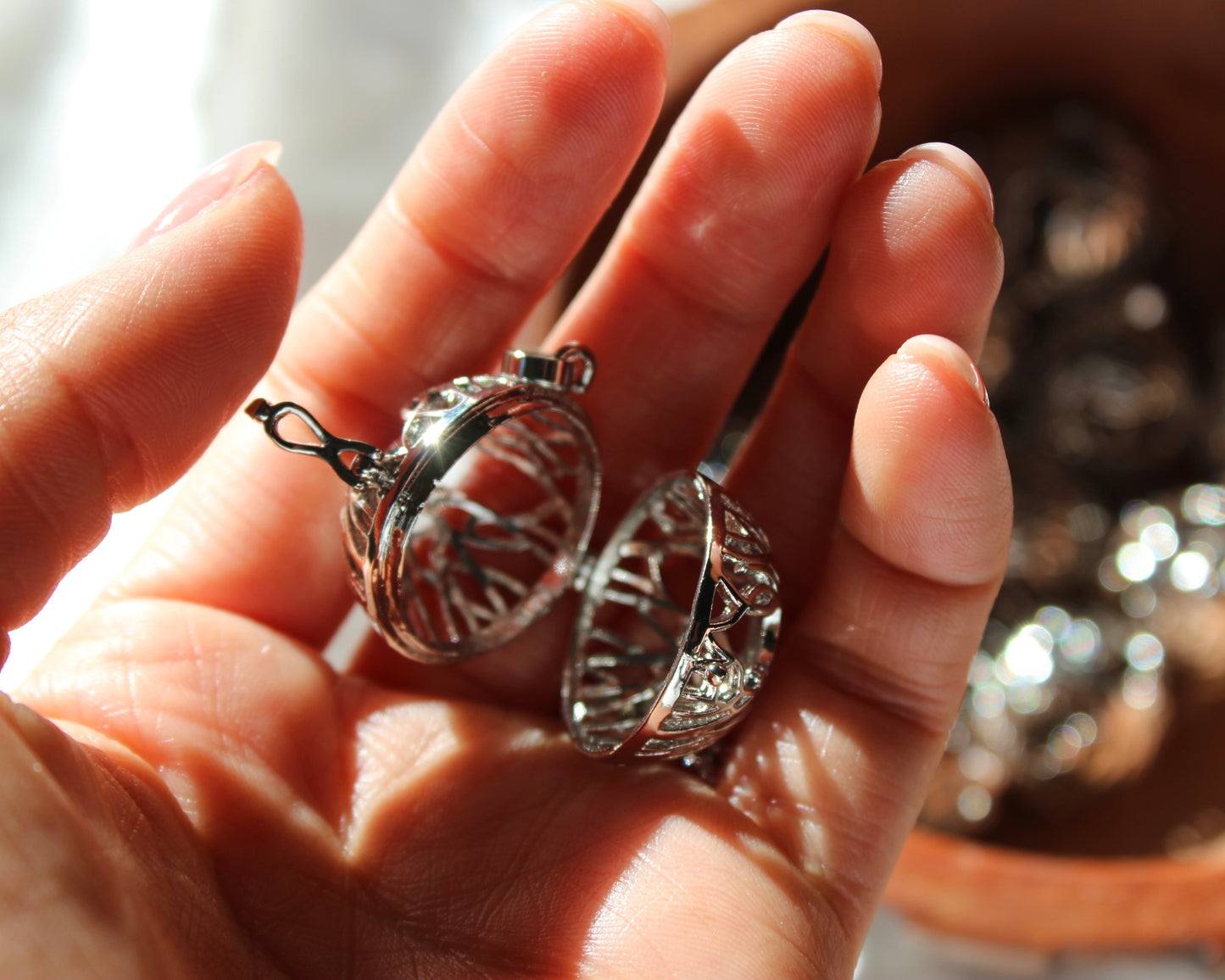 Árbol de la vida con jaula de cristal