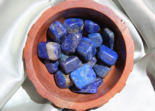 Lapis Lazuli tumbnled crystal, Lapis lazuli benefits, crystals for truth, crystal for cheating partner, crystal for honesty, crystal for friendship 