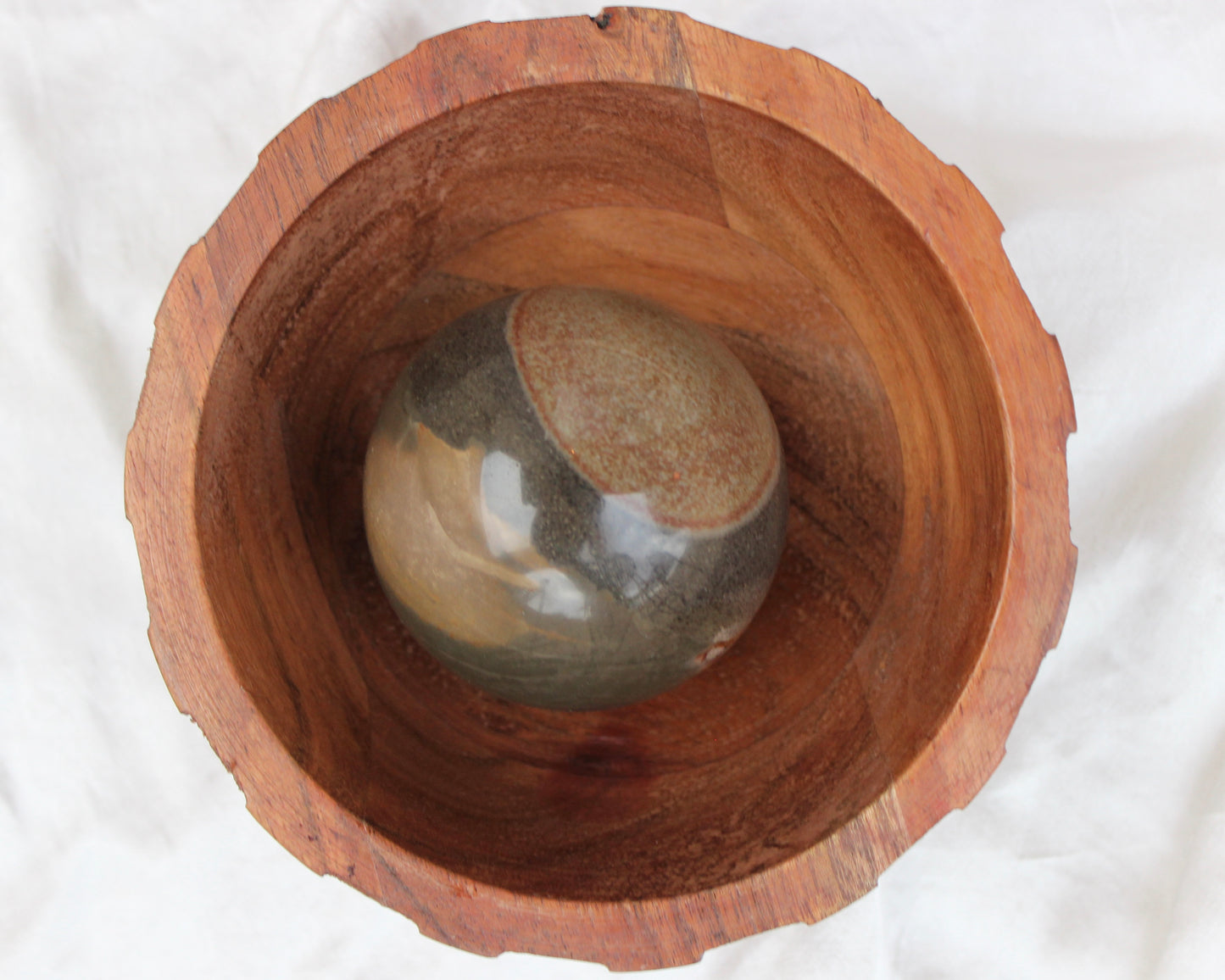 Esferas de madera petrificada